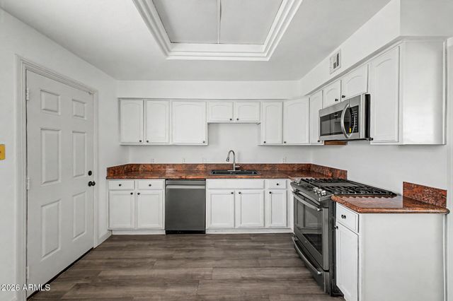 2902 W NORTHERN Avenue, Phoenix, AZ 85051