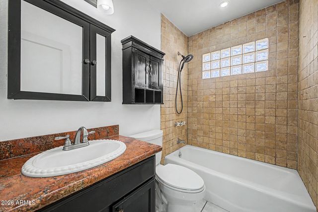 2902 W NORTHERN Avenue, Phoenix, AZ 85051
