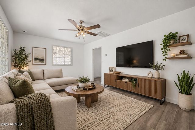 2902 W NORTHERN Avenue, Phoenix, AZ 85051