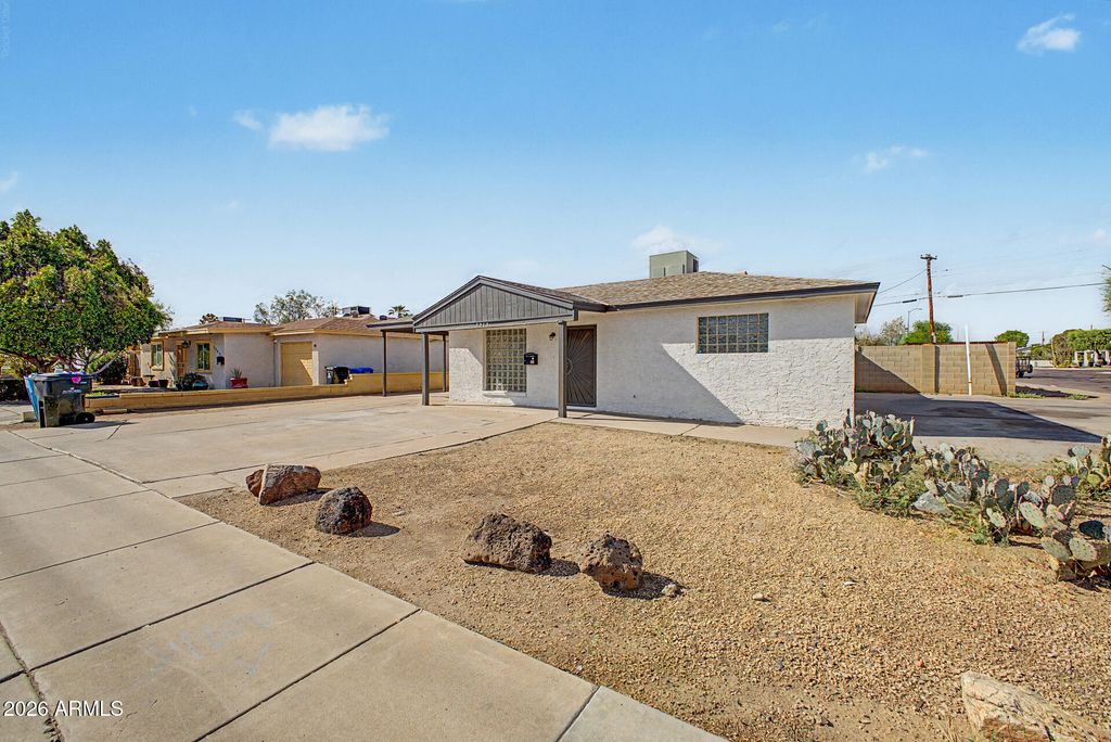 2902 W NORTHERN Avenue, Phoenix, AZ 85051 — photo 2