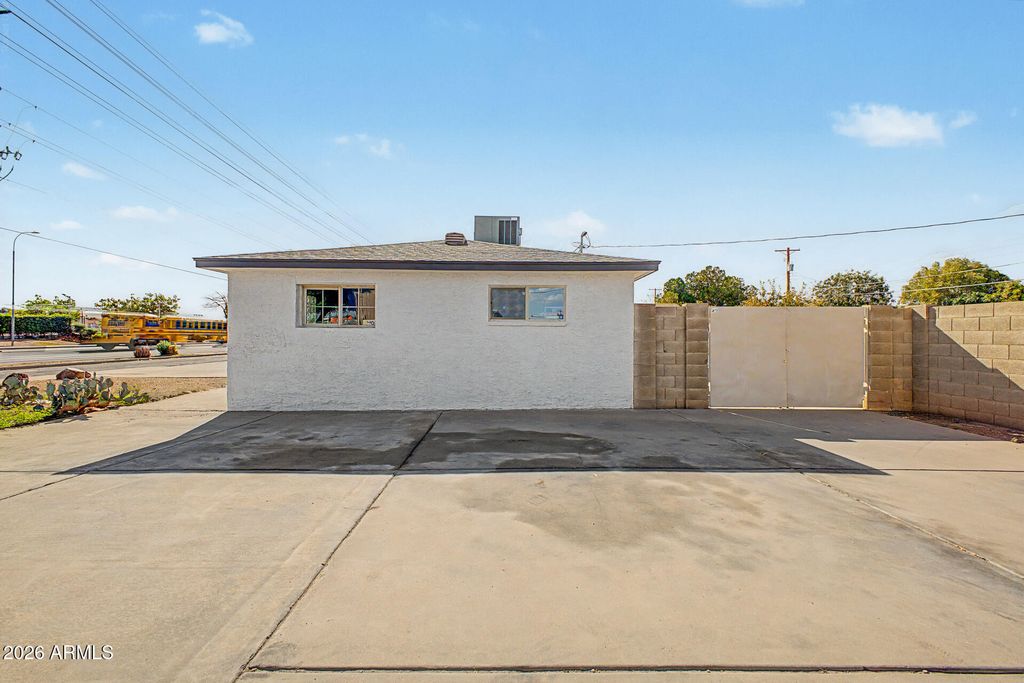 2902 W NORTHERN Avenue, Phoenix, AZ 85051 — photo 5