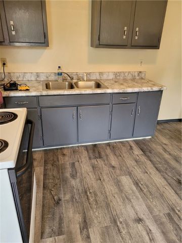 46 W Main St, Cowanshanock Twp, PA 16263