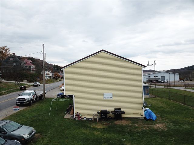 46 W Main St, Cowanshanock Twp, PA 16263