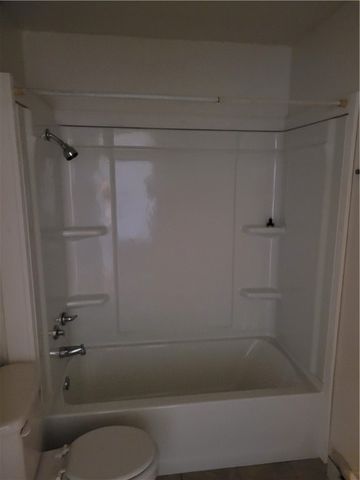 46 W Main St, Cowanshanock Twp, PA 16263