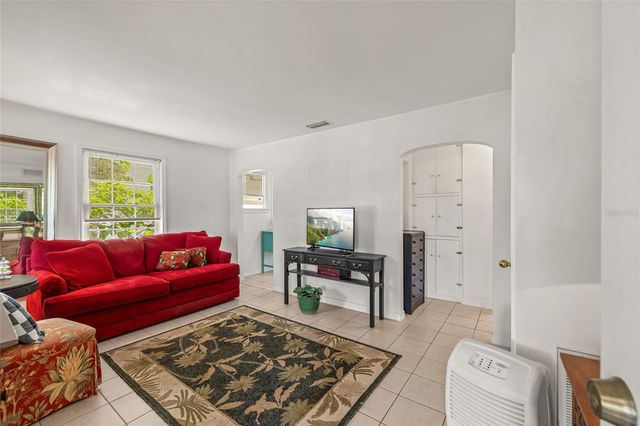 7328 9TH AVENUE N, St Petersburg, FL 33710