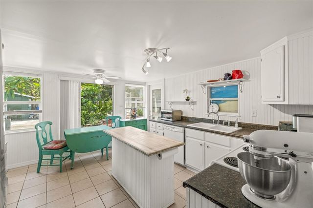 7328 9TH AVENUE N, St Petersburg, FL 33710