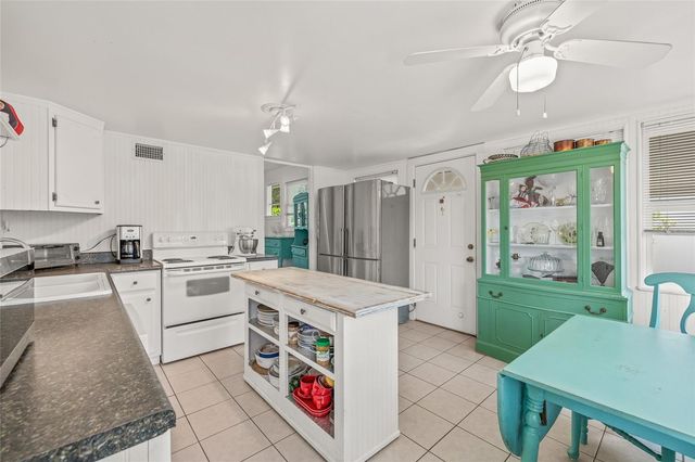 7328 9TH AVENUE N, St Petersburg, FL 33710