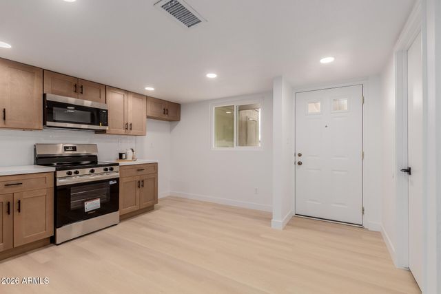 2432 W EUGIE Avenue W, Phoenix, AZ 85029