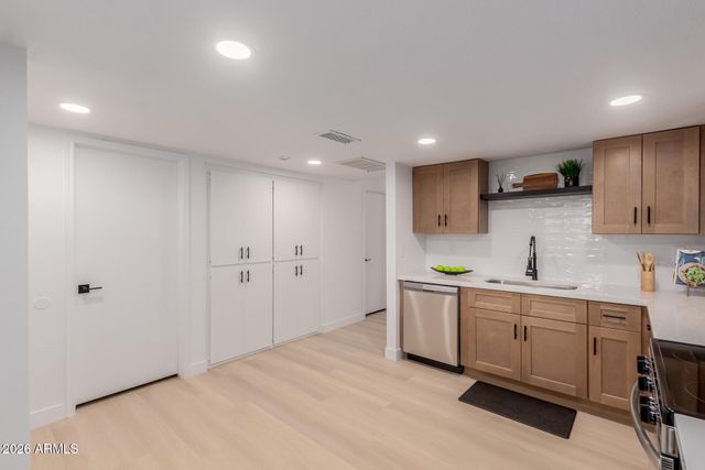 2432 W EUGIE Avenue W, Phoenix, AZ 85029