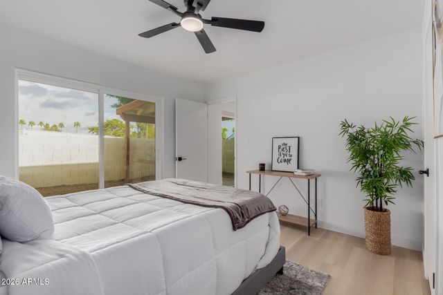 2432 W EUGIE Avenue W, Phoenix, AZ 85029