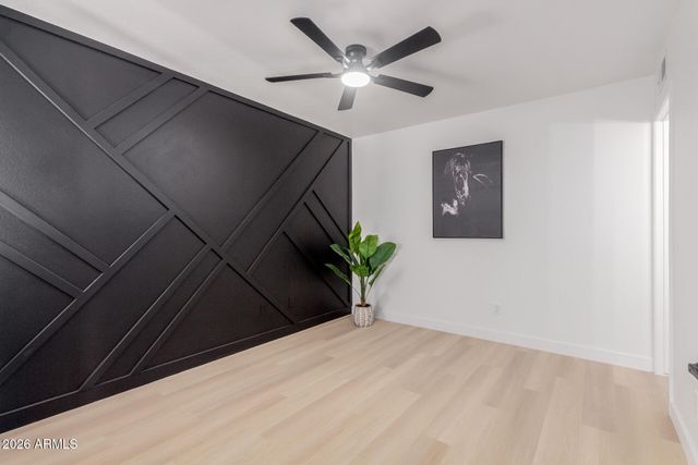 2432 W EUGIE Avenue W, Phoenix, AZ 85029