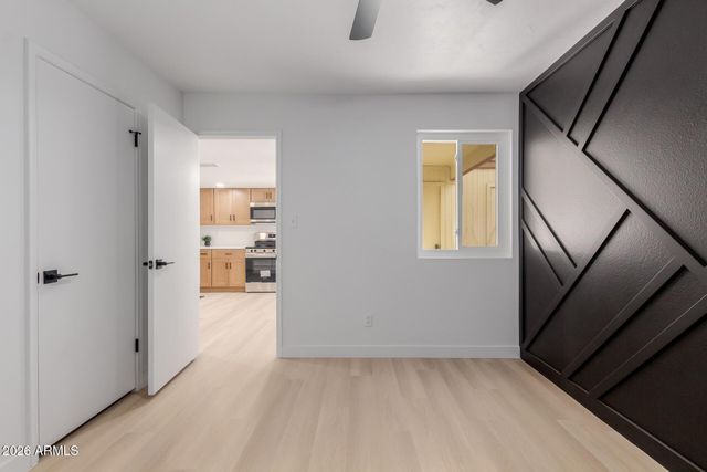 2432 W EUGIE Avenue W, Phoenix, AZ 85029