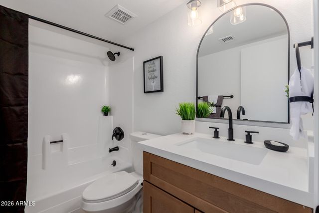 2432 W EUGIE Avenue W, Phoenix, AZ 85029