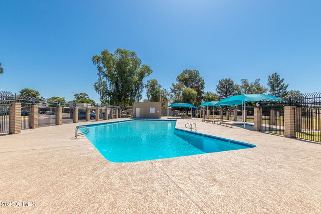 2432 W EUGIE Avenue W, Phoenix, AZ 85029