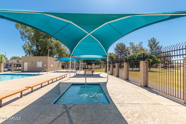 2432 W EUGIE Avenue W, Phoenix, AZ 85029