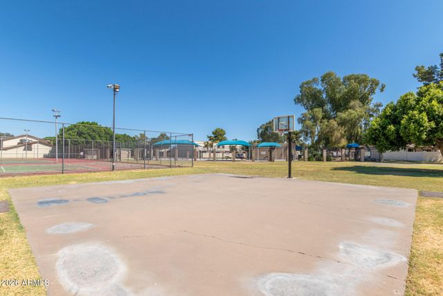 2432 W EUGIE Avenue W, Phoenix, AZ 85029