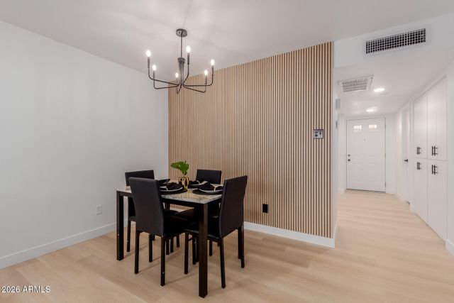 2432 W EUGIE Avenue W, Phoenix, AZ 85029