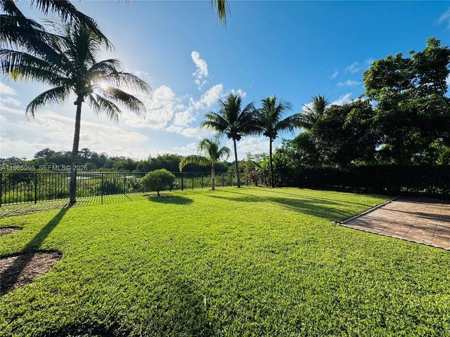 9083 Dupont Place, Wellington, FL 33414