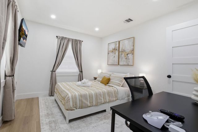 3011 Columbia Street, Houston, TX 77018
