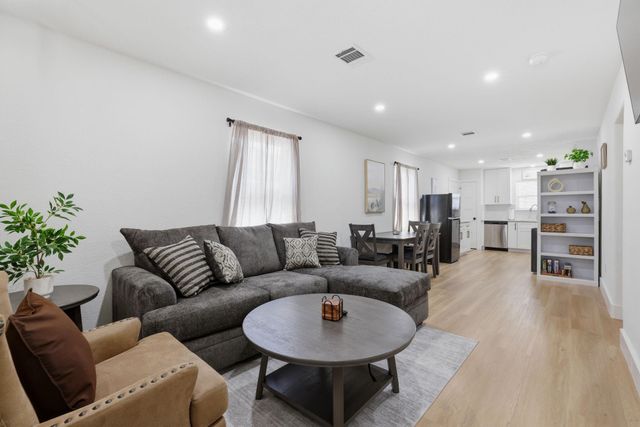 3011 Columbia Street, Houston, TX 77018