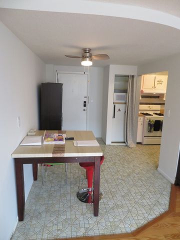 7234 W North Avenue 701, Elmwood Park, IL 60707