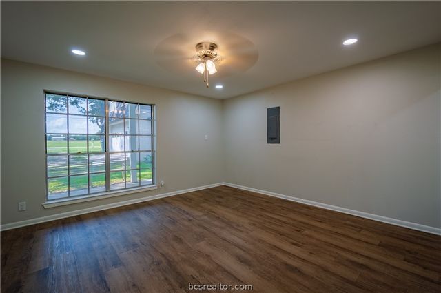 38 Golfview Drive, Hilltop Lakes, TX 77871