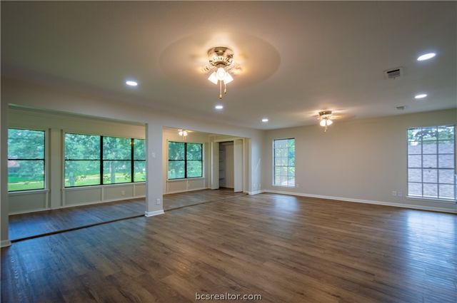 38 Golfview Drive, Hilltop Lakes, TX 77871