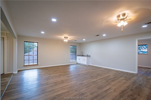 38 Golfview Drive, Hilltop Lakes, TX 77871