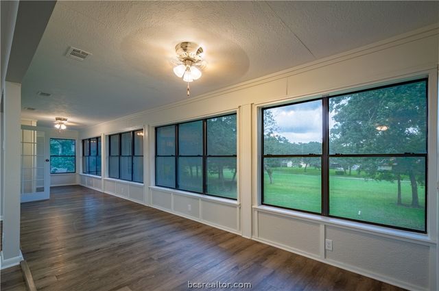 38 Golfview Drive, Hilltop Lakes, TX 77871