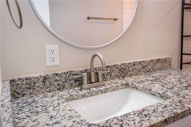 38 Golfview Drive, Hilltop Lakes, TX 77871