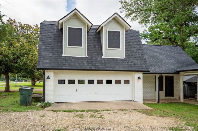 38 Golfview Drive, Hilltop Lakes, TX 77871