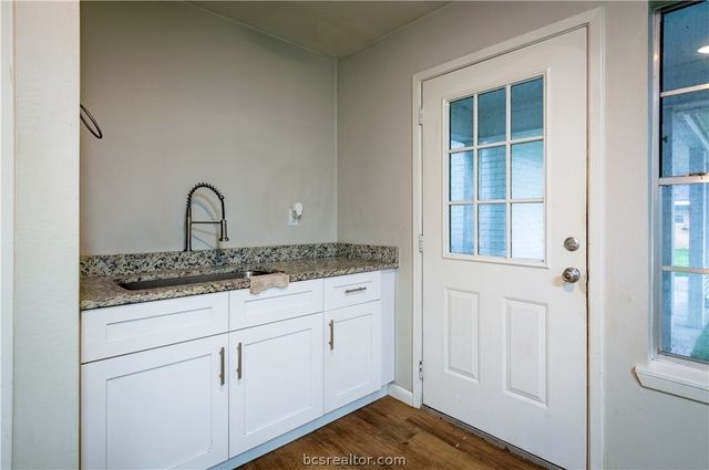 38 Golfview Drive, Hilltop Lakes, TX 77871