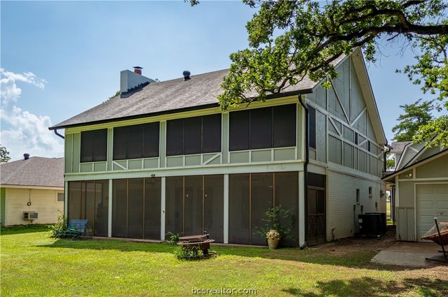 38 Golfview Drive, Hilltop Lakes, TX 77871