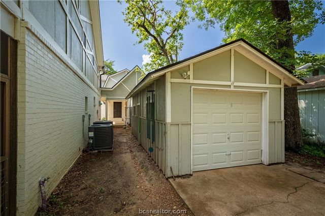 38 Golfview Drive, Hilltop Lakes, TX 77871