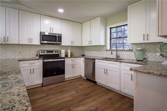38 Golfview Drive, Hilltop Lakes, TX 77871