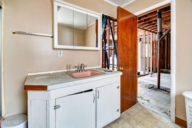 1044 Climax Avenue, Schenectady, NY 12304