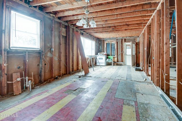 1044 Climax Avenue, Schenectady, NY 12304