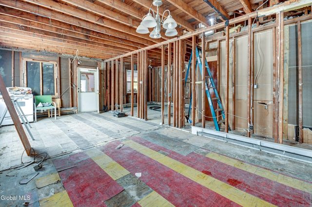 1044 Climax Avenue, Schenectady, NY 12304