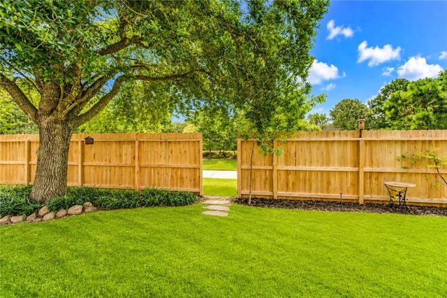 7902 Trophy Place Drive, Humble, TX 77346
