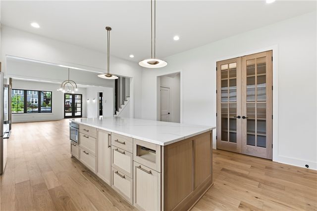 716 W Central Avenue, Bentonville, AR 72712