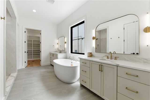 716 W Central Avenue, Bentonville, AR 72712