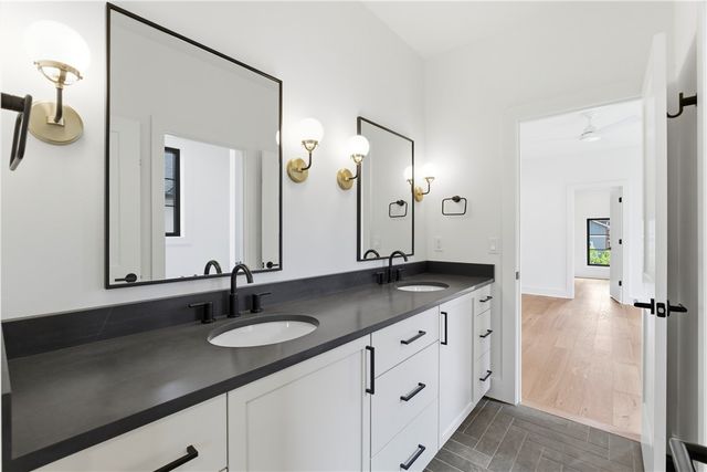 716 W Central Avenue, Bentonville, AR 72712