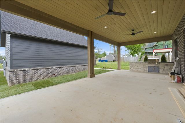 716 W Central Avenue, Bentonville, AR 72712