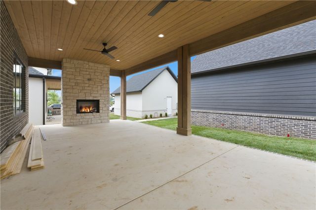 716 W Central Avenue, Bentonville, AR 72712