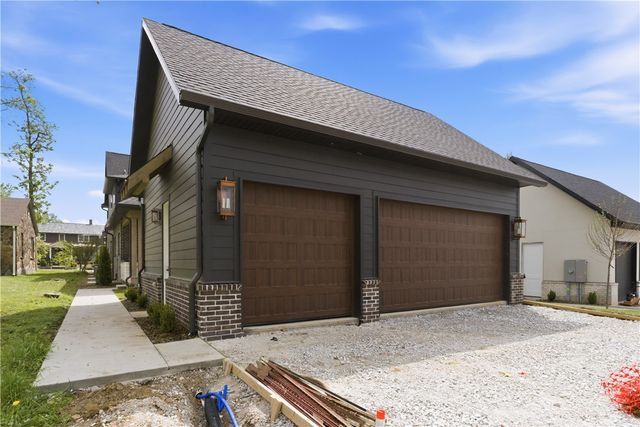 716 W Central Avenue, Bentonville, AR 72712