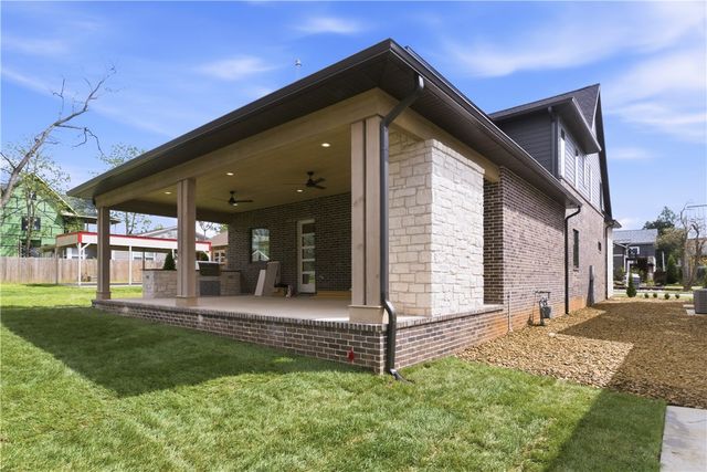 716 W Central Avenue, Bentonville, AR 72712