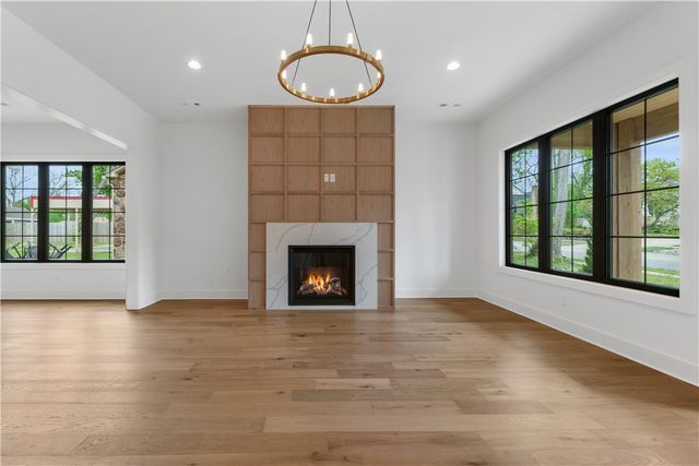 716 W Central Avenue, Bentonville, AR 72712