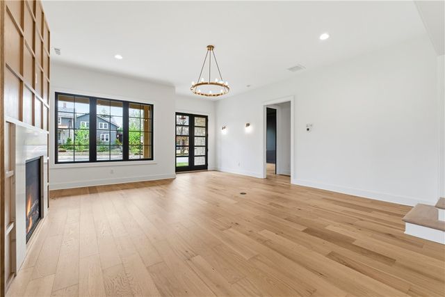 716 W Central Avenue, Bentonville, AR 72712