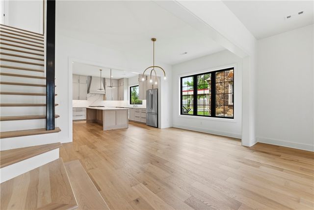 716 W Central Avenue, Bentonville, AR 72712