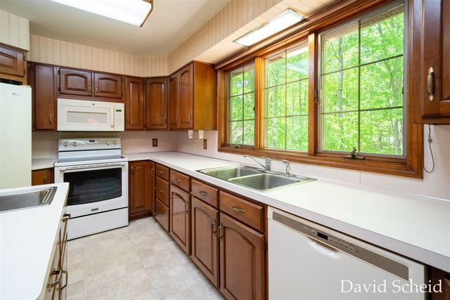 10225 River Shore Drive, Caledonia, MI 49316